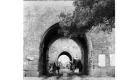 北京的城墙与城门(中国建筑史里程碑著作，多幅手绘图纸、真实老照片还原老北京的城池之美) (喜仁龙)